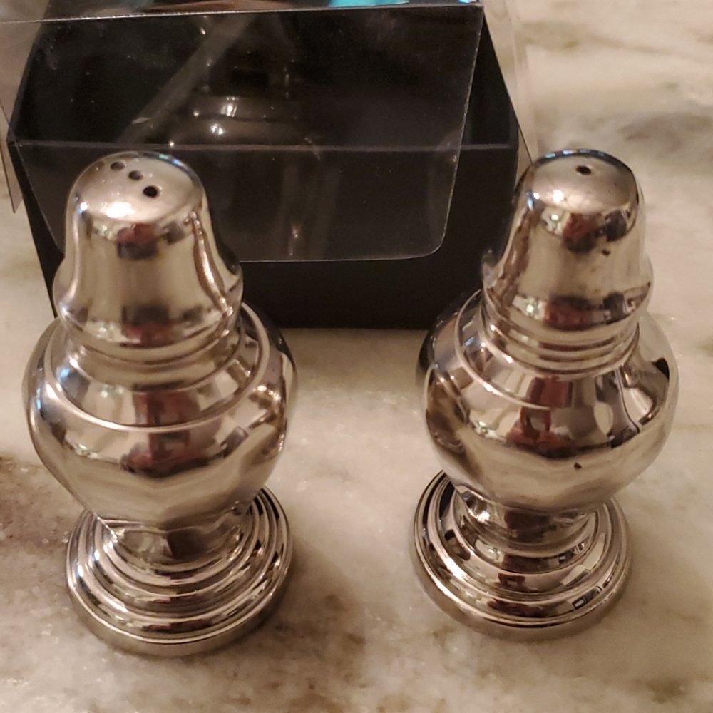Robert Stanley salt and pepper shakers
